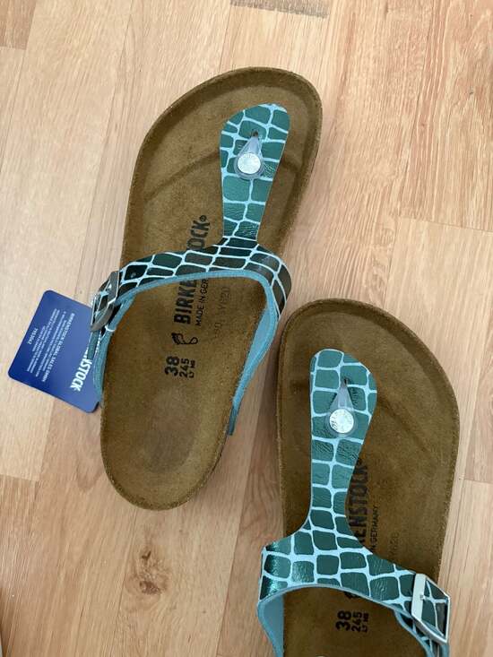 Birkenstock Shoes - Birkenstock Gizeh Green Crocodile Embossed Sandals Size 38